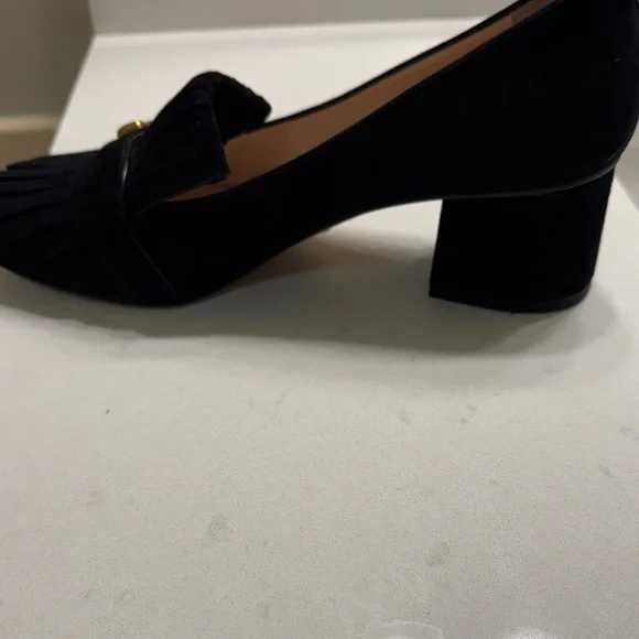 Gucci Women's Black Loafers with Gold Detail - Picture 7 of 7